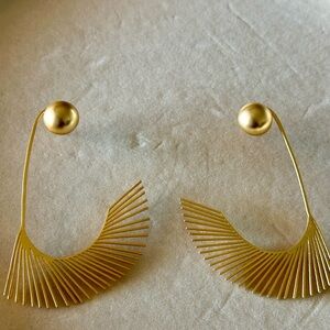 Chic Gold Fan Earrings